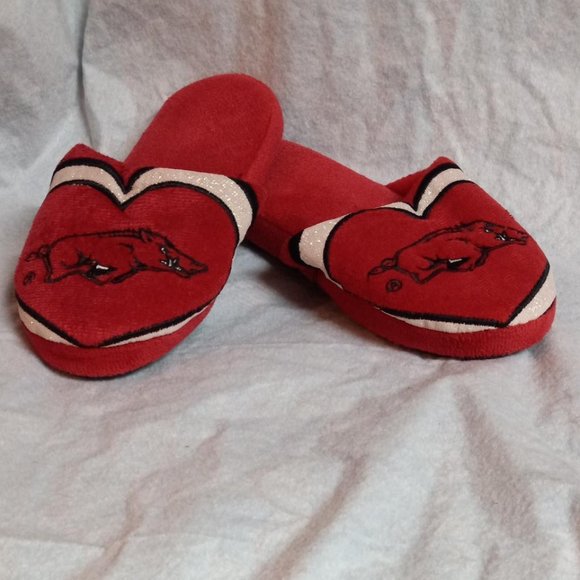 Arkansas Razorbacks woman's House slippers, red & white , Size 5-6 NCAA,SEC - Picture 1 of 4